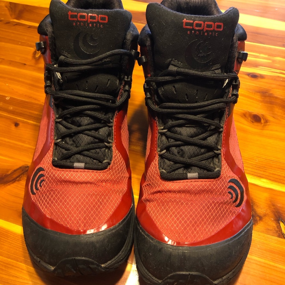 Men’s Sz 10.5 Topo Athletic Rust Red and Black Hiking/Trail running Sneakers